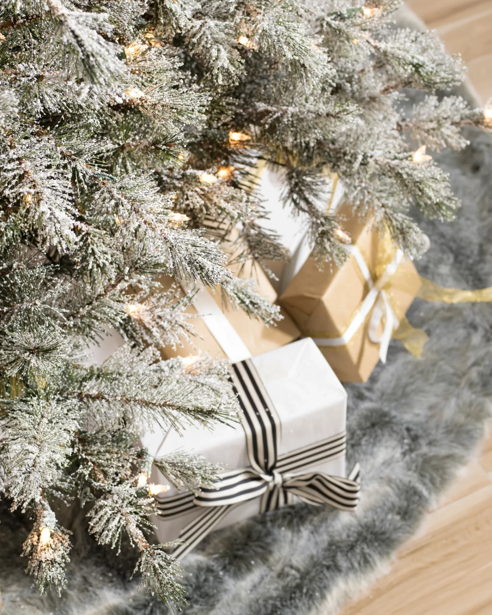 Best Frosted Sugar Pine Trees 7 - 7.5 Feet|Unlit