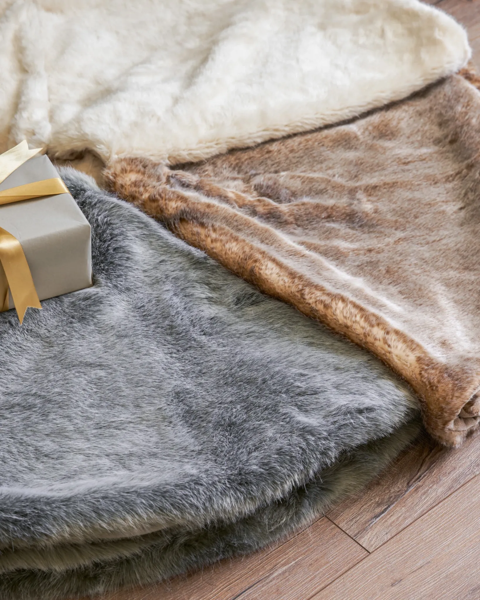 New Lodge Faux Fur Tree Skirts Skirts & Collars