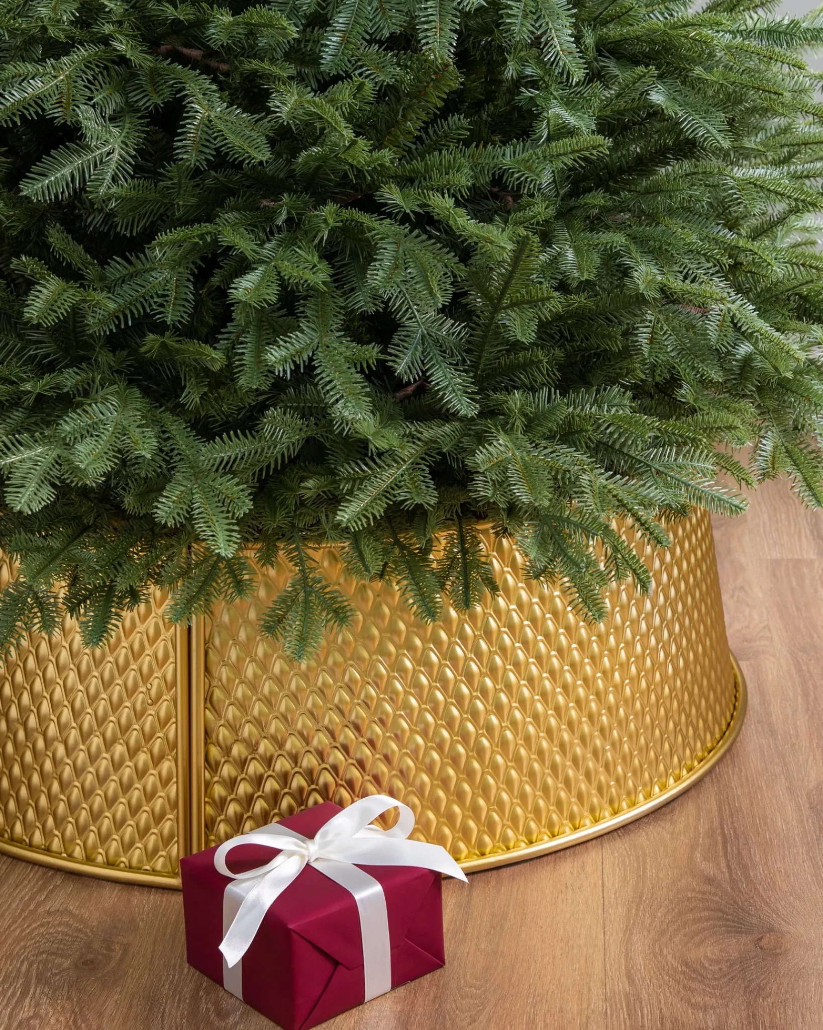 New Merry Metallic Quilted Christmas Tree Collars Skirts & Collars