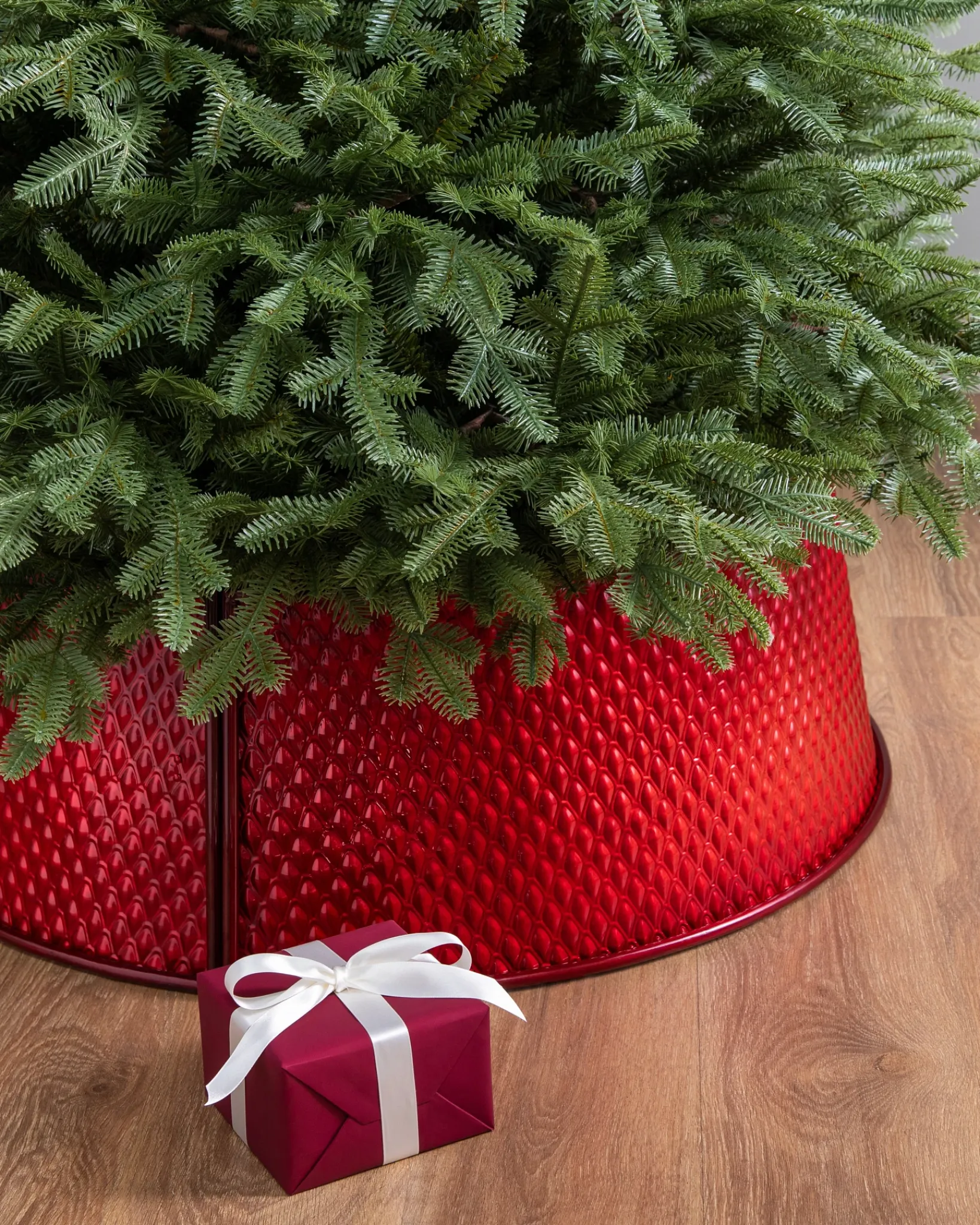 New Merry Metallic Quilted Christmas Tree Collars Skirts & Collars