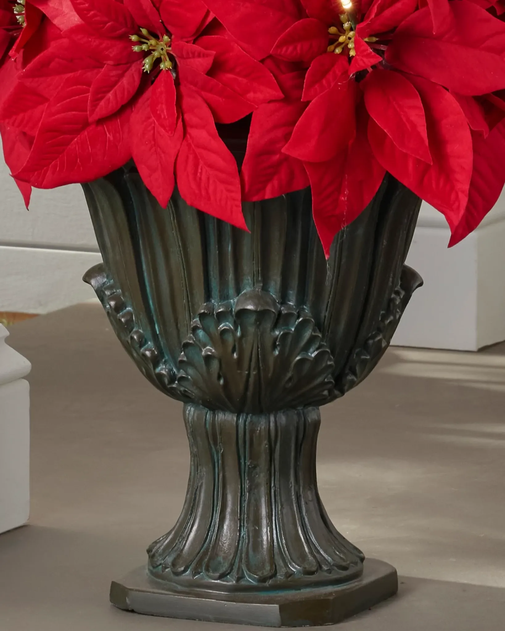 Clearance Outdoor Lit Poinsettia Celebration Foliage 18 - 24 Inch|26 - 28 Inch
