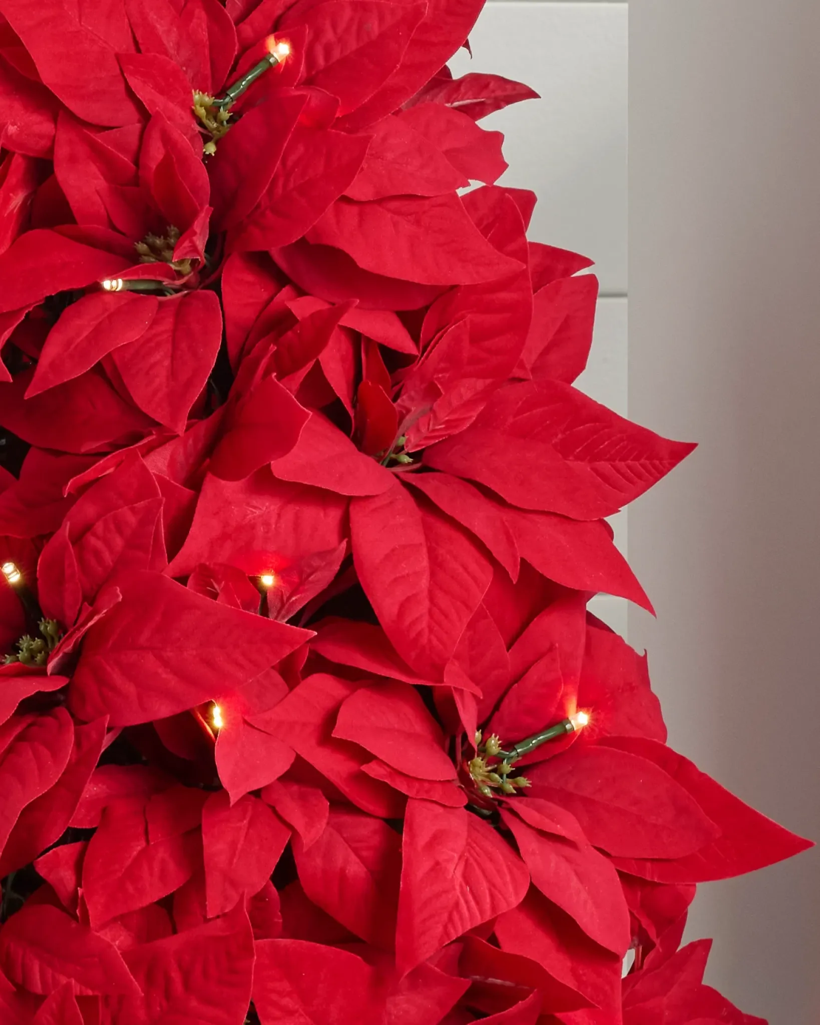 Clearance Outdoor Lit Poinsettia Celebration Foliage 18 - 24 Inch|26 - 28 Inch