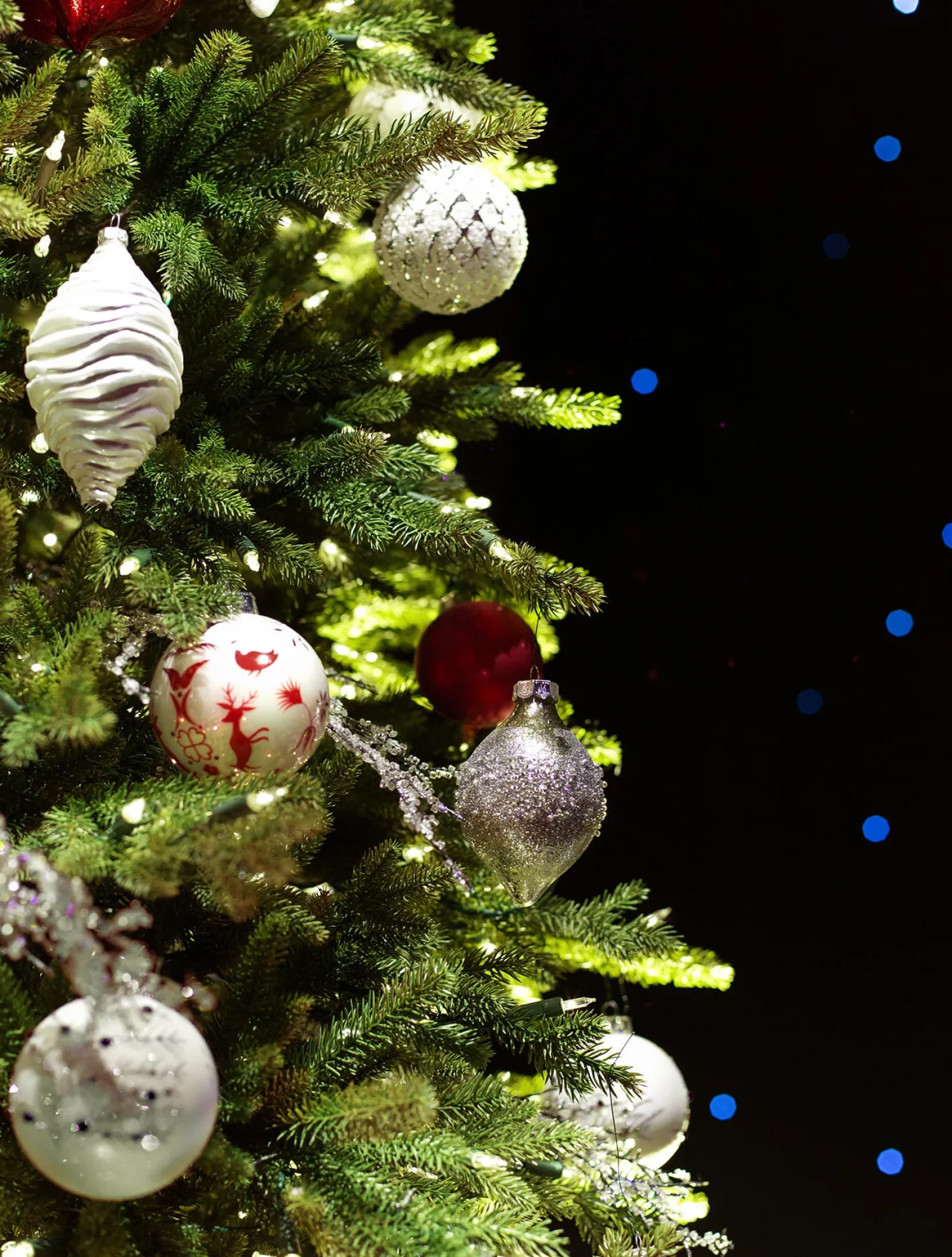 Clearance Red Spruce Trees 7 - 7.5 Feet|Pre-Lit