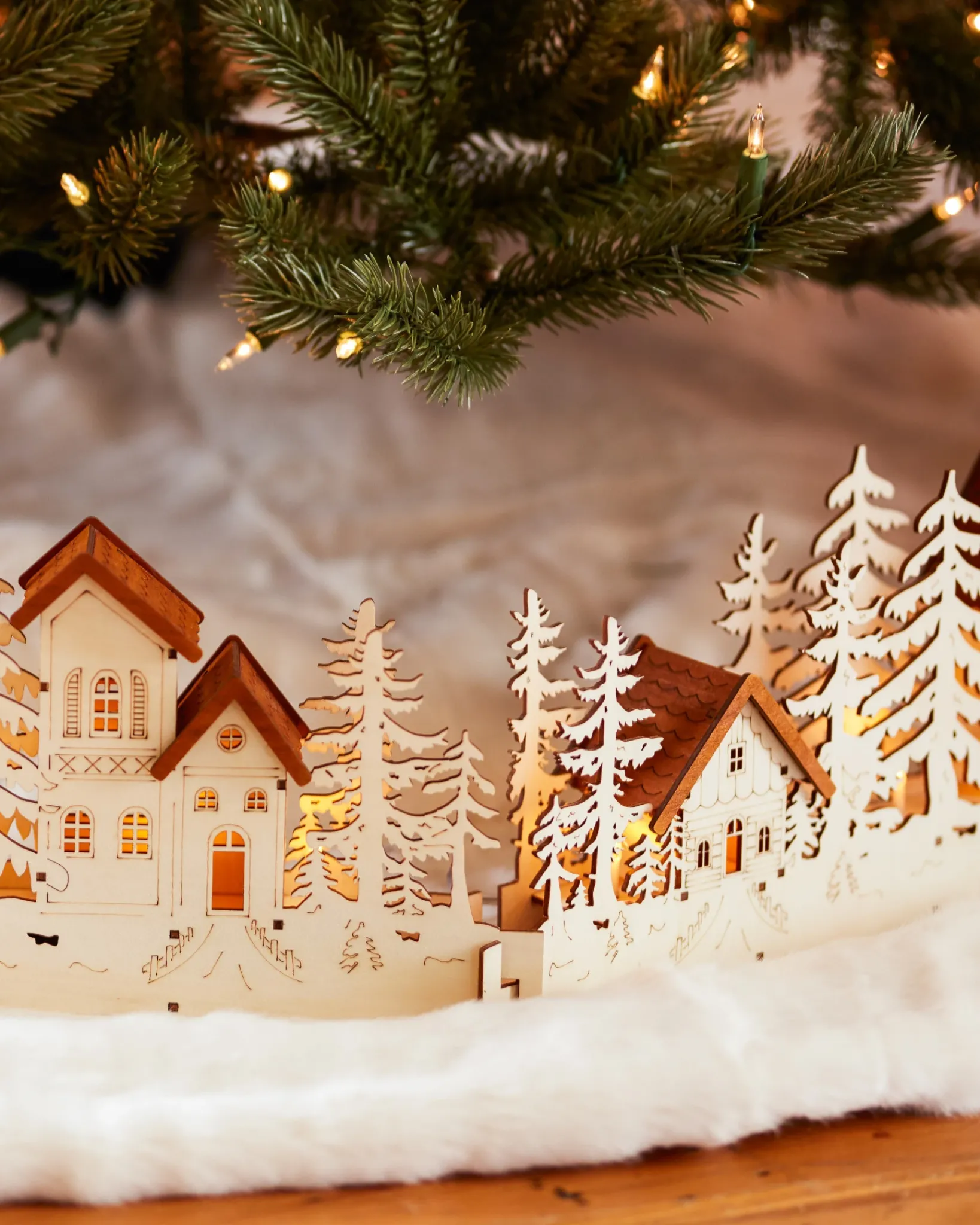 New Wooden Village Christmas Tree Collar Skirts & Collars
