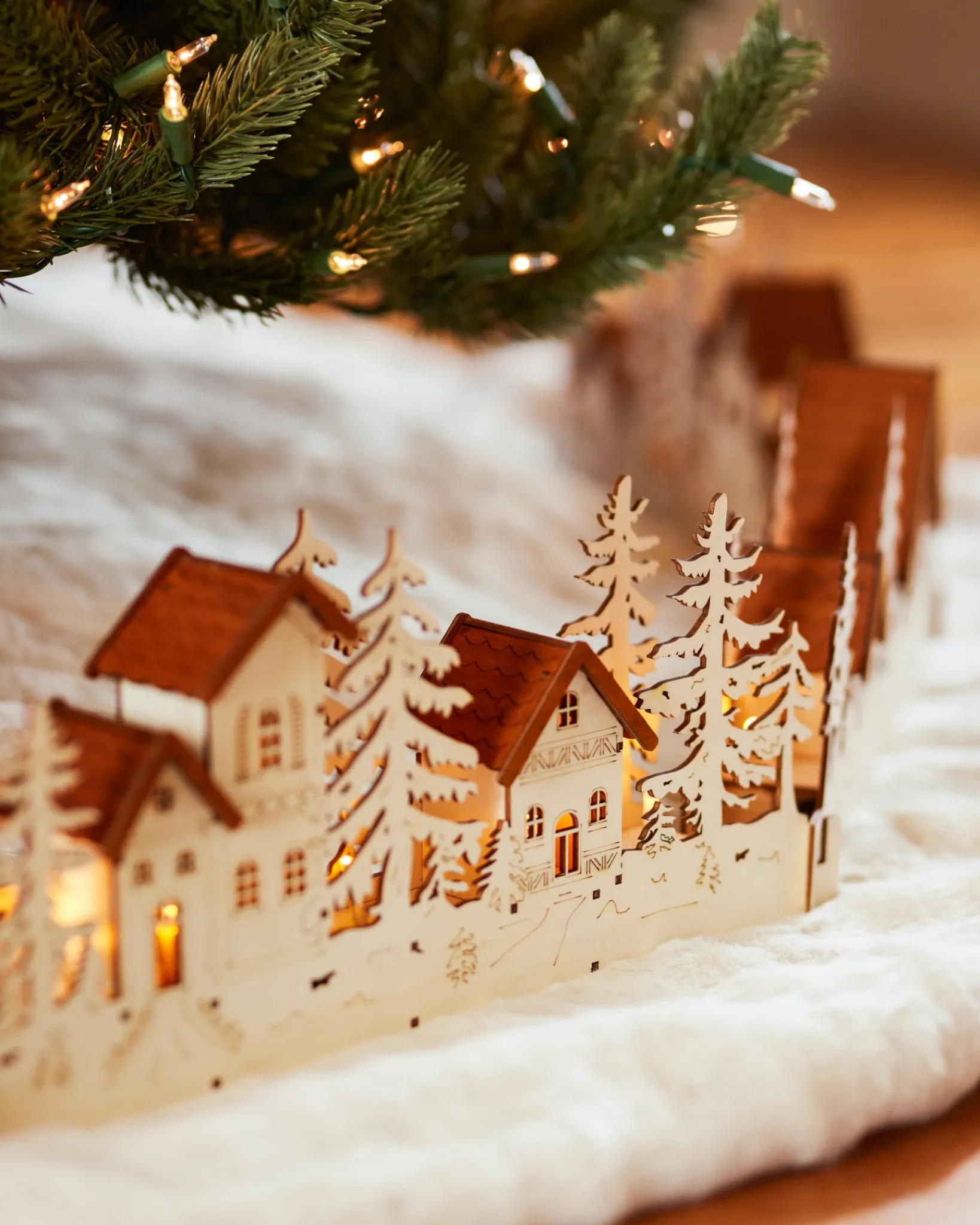 New Wooden Village Christmas Tree Collar Skirts & Collars